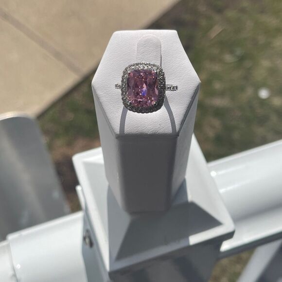 Cluster Faux Diamond Cocktail Ring size 8 Brand New - Picture 11 of 12